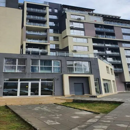 -the Mall Apartment *